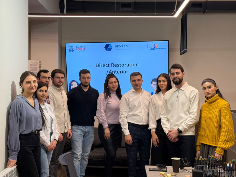 Ֆրոնտալ ատամների շերտավոր վերականգնում